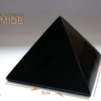 Schungit Pyramide 5 x 5cm (poliert)
