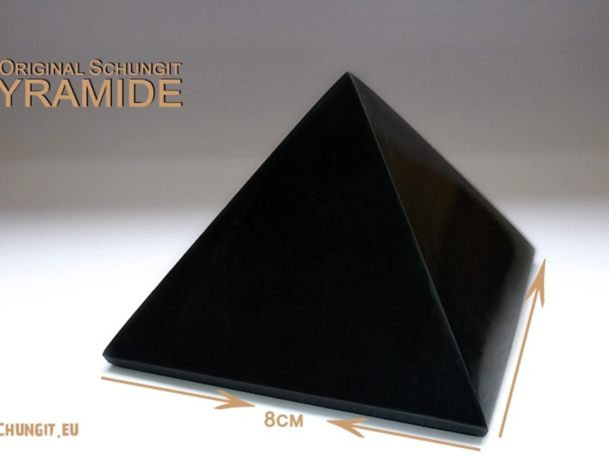 matt Schungit & Shungit Pyramide 7 x 7 cm Zertifikat poliert aus Karelien