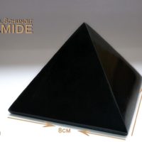 Schungit Pyramide 8 x 8 cm (poliert)