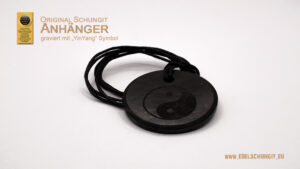 Anhänger aus Schungit graviert 